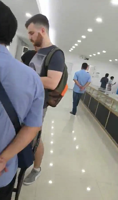 歡迎美國客戶到民升激光進(jìn)行試樣考察